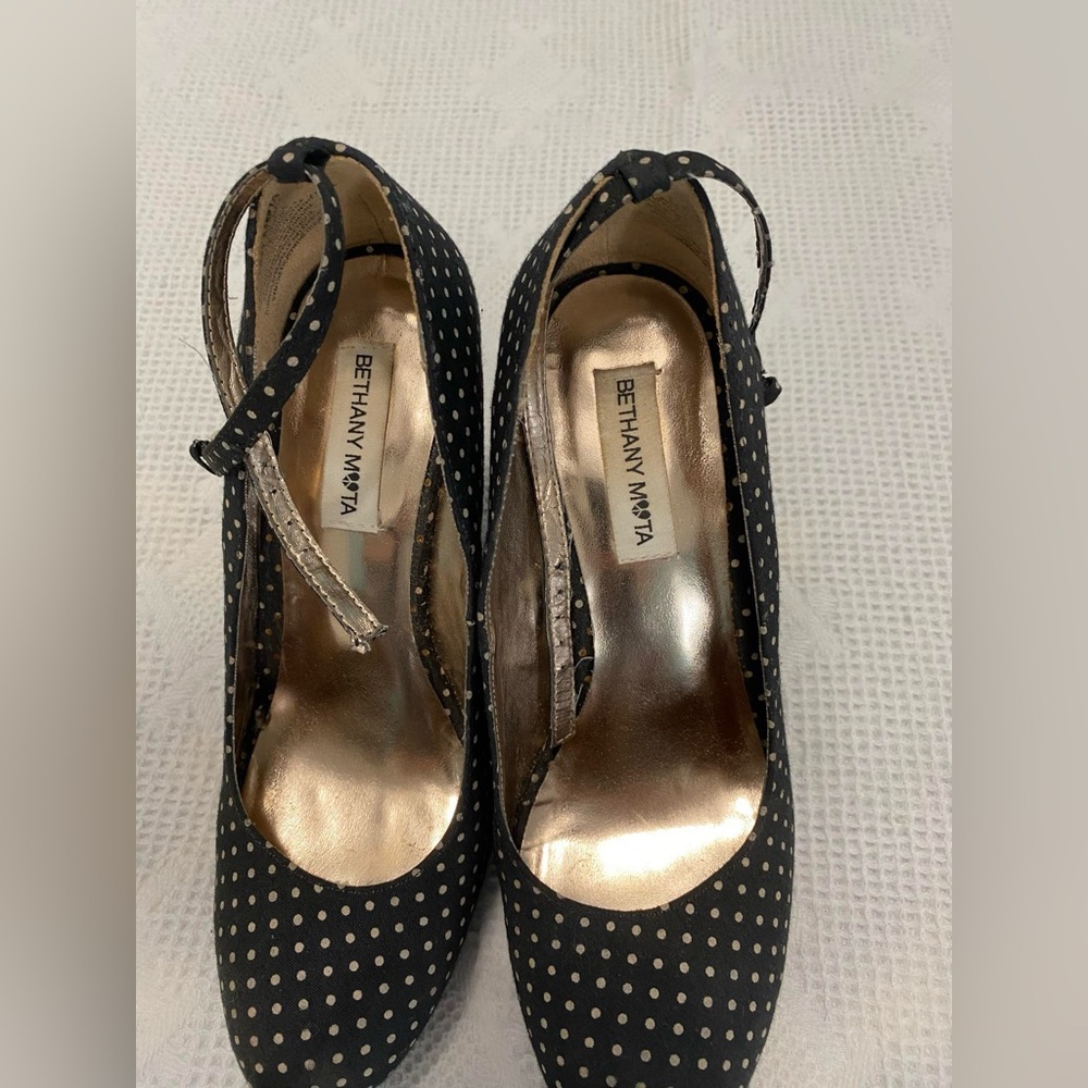 Women’s shoes